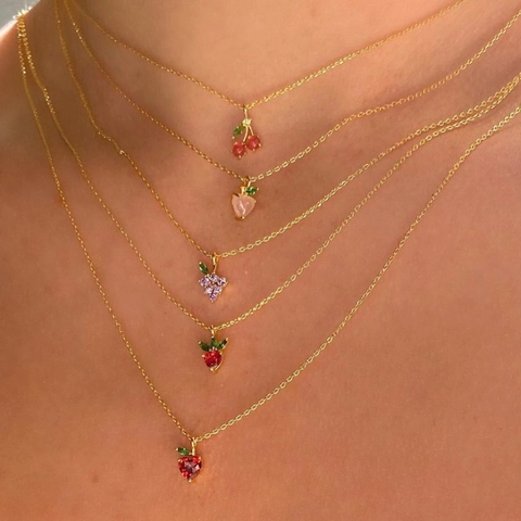 Collier Pendentif Fruits en Cuivre Zirconia pour Femmes Mignonne Cerise Pêche Fraise Ananas Banane Bijoux Fruits Tropicaux Cadeau