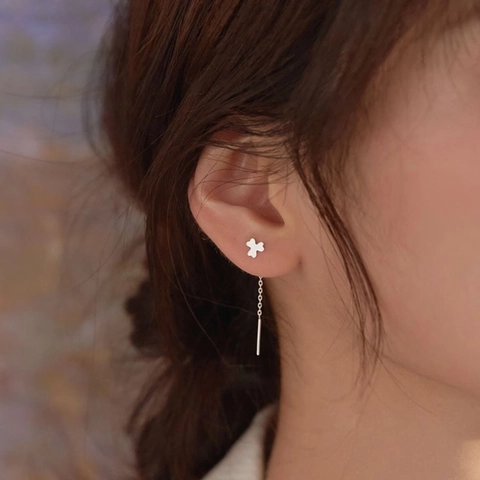 Boucles d'Oreilles Traversantes en Cuivre Plaqué Argent Trèfle Minimaliste pour Femmes Élégantes Boucles d'Oreilles Pendantes à Longue Chaîne à Franges Bijoux Cadeau