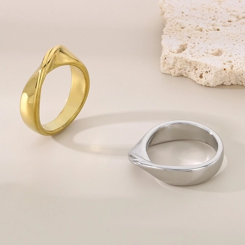 Anello Minimalista Irregolare in Acciaio Inossidabile per Donna Elegante Placcato Oro Argento Titanio Acciaio Gioielli