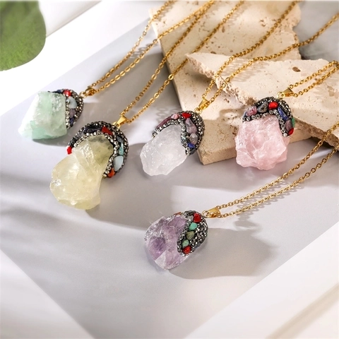 Collana con Pendente in Pietra Grezza di Cristallo Naturale Boemo Catena in Rame Intarsiata di Strass Gioielli da Yoga Donna