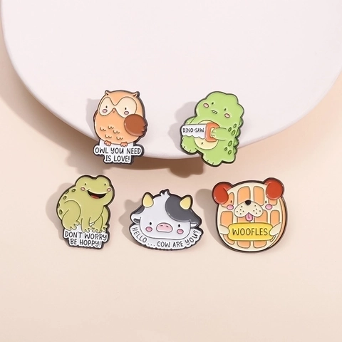 Cartoon Tier Emaille Brosche Zinklegierung Niedliche Eule Dinosaurier Frosch Kuh Waffel Hund Wortspiel Pin Für Kleidung Schmuck Geschenk