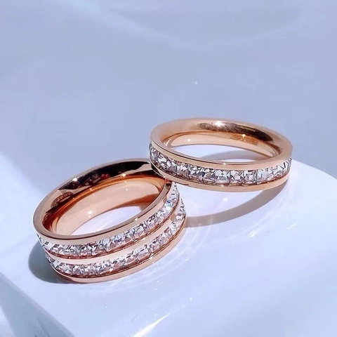 Dames Titanium Stalen Ring Met Cubic Zirconia Pavé Vierkante Rijen Eternity Band Elegant Minimalistisch Sieraden