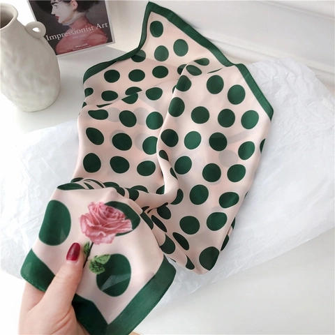 Pañuelo Cuadrado De Satén De Satén Sintética Con Estampado De Puntos Y Rosas Pañuelo Decorativo Para Mujer