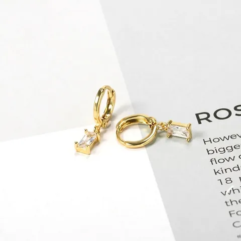 Orecchini a Cerchio Minimalisti in Rame con Pendente in Zirconia Rettangolare Placcati in Oro con Pietra Trasparente per Donna