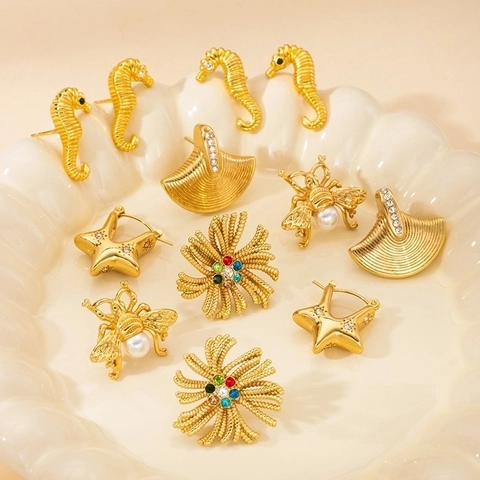 Titanium Steel Gold Plated Stud Earrings For Women Seahorse Bee Artificial Pearl Star Fan Shape Colorful Rhinestone Vintage Jewelry