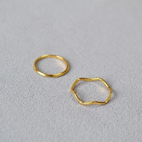 Anello a Fascia Ondulata in Ottone Placcato Oro Minimalista per Donna Anello da Dito Geometrico Sottile Sovrapponibile Gioiello di Moda