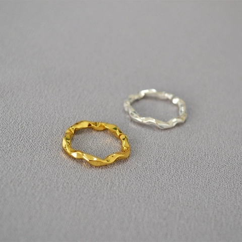 Anello Regolabile Aperto in Rame Minimalista Martellato a Onda Irregolare Plissettato Placcato Oro Argento Gioielli Moda Donna