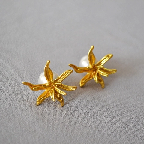 Vintage Irregular Flower Stud Earrings With Artificial Pearl Gold Plated Brass 925 Sterling Silver Post Niche Design Women Jewelry