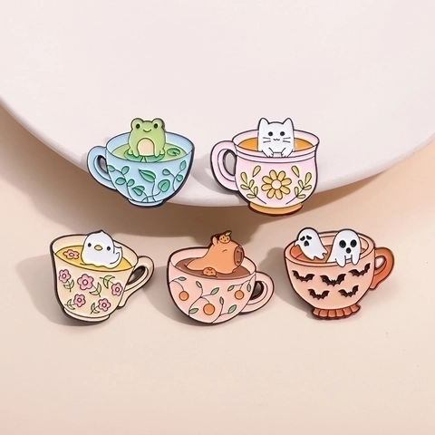 Spille Smaltate Animali In Tazza Di Tè Cartone Animato Spilla In Lega Di Zinco Distintivo Kawaii Capibara Rana Gatto Fantasma