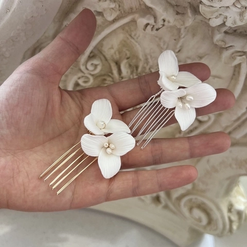 Elegant Bridal Hair Comb With White Ceramic Flower And Freshwater Pearls Handmade Alloy Hair Pin For Wedding Women