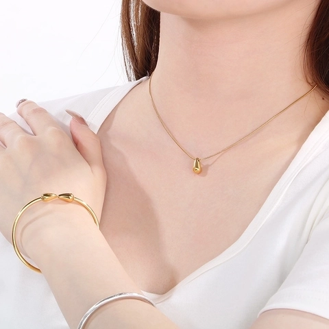 Set di Gioielli Minimalisti in Acciaio Inossidabile Placcato Oro 18 carati a Goccia per Donna Collana Orecchini Bracciale