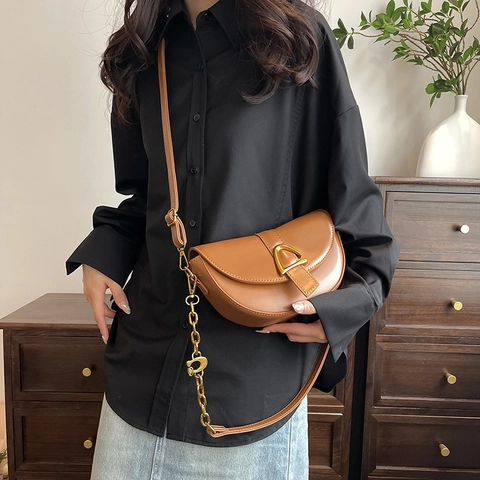 Bolso De Silla De Montar Semicircular De Moda Cuero PU Cadena Metal Bolso De Hombro Cruzado Tendencia Vintage Mujer
