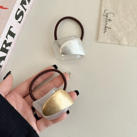 Japans Minimalistisch Geometrisch Haarelastiekje Met Metalen Textuur Legering Bedel En Hars Blok Vrouwen Sieraden
