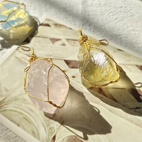 Collana Con Ciondolo In Pietra Di Cristallo Naturale Fatto A Mano Filo Dorato Avvolto Gemma Irregolare Gioielli Curativi Per Donne