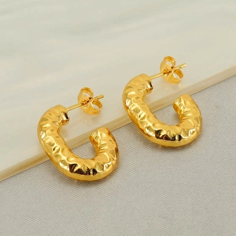 C Shaped Hoop Earrings Gold Plated Stainless Steel Hammered Texture Ribbed Croissant Retro Minimalist Fashion Jewelry Women
