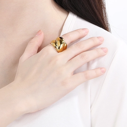 Stainless Steel Skulpturaler Klobiger Ring Für Frauen Übertrieben Gekrümmter Gemischte Gold Silber Polierter Modeschmuck