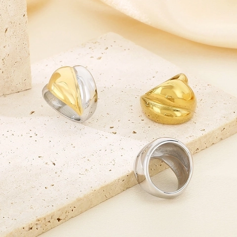 Anillo De Cúpula Minimalista Diseño Escultural Orgánico Ondulado Chapado En Oro De 18K Acero Inoxidable Pulido Joyería Para Mujer