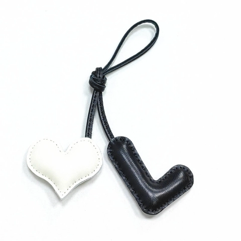 Handgefertigter Schafsleder Taschenanhänger Mit Herz Und Buchstabe L Gepolstertes Zubehör Süßer Taschenschmuck Schlüsselanhänger