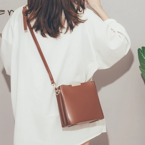 Women PU Leather Bucket Bag Crossbody Shoulder Handbag With Gold Hardware Adjustable Strap Solid Color Minimalist