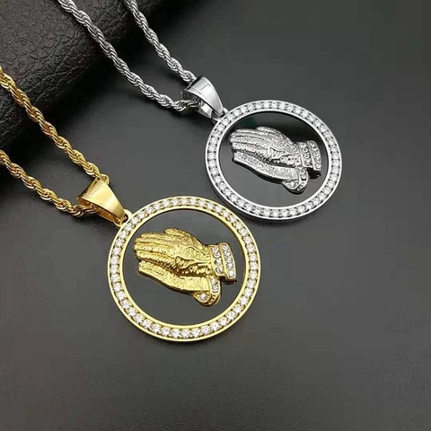 Collier Pendentif Mains En Prière Acier Titane Zircone Cubique Médaillon Rond Hip Hop Bijoux Religieux Pour Hommes Femmes