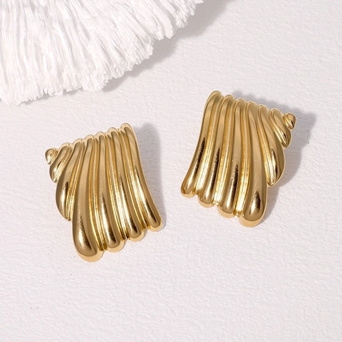 Orecchini A Lobo A Onde Plissettate Acciaio Inossidabile Placcato Oro 18K Geometrici Eleganti Per Donna