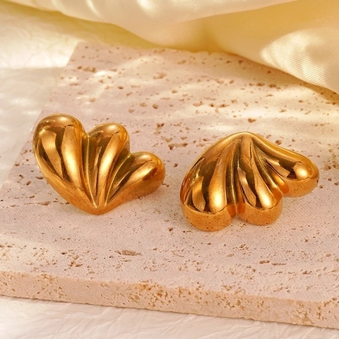 Triple Petal Wassertropfen Ohrstecker Titanstahl 18K Vergoldet Minimalistischer Geometrischer Stil Schmuck Für Damen