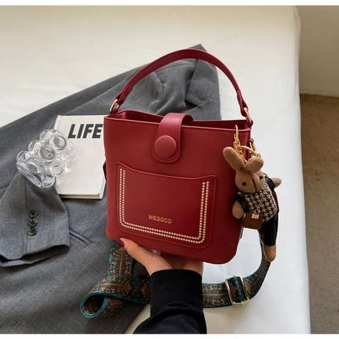 Bolso De Cubo De Cuero PU Para Mujer Con Correa Ancha De Patrón Étnico Colgante De Conejo Bolso De Hombro De Moda