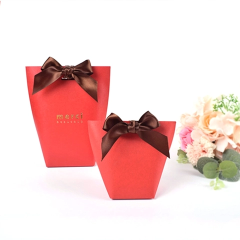 Rote Perlmutt Papier Geschenkbox Mit Braunem Satinband Schleife Für Hochzeit Süßigkeiten Lippenstift Verpackung Trapez Design
