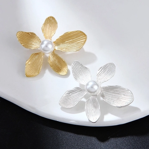 Spilla a Fiore di Camelia in Lega Vintage per Donna Elegante Spilla Oro Argento Opaco Con Perla Artificiale Gioielli
