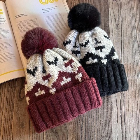 Vintage Pixel Geometric Knitted Beanie Hat With Large Faux Fur Pom-pom Warm Winter Skull Cap For Men Women Everyday Use