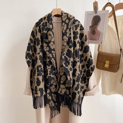 Women's Classic Leopard Print Viscose Scarf Winter Thickened Warm Shawl With Tassels Retro Jacquard Oversized Neck Wrap