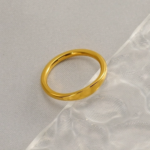 Anillo De Banda Simple Pulido Acero Inoxidable Chapado En Oro De 18 Quilates Minimalista Lujo Moda Accesorio Para Mujer
