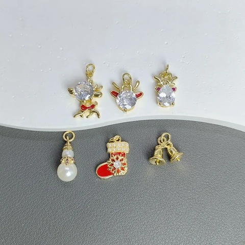 Natale DIY Ciondoli Charms Rame Placcato Oro 18K Micro Zircone Alce Pupazzo Di Neve Campanella Per Creazione Gioielli