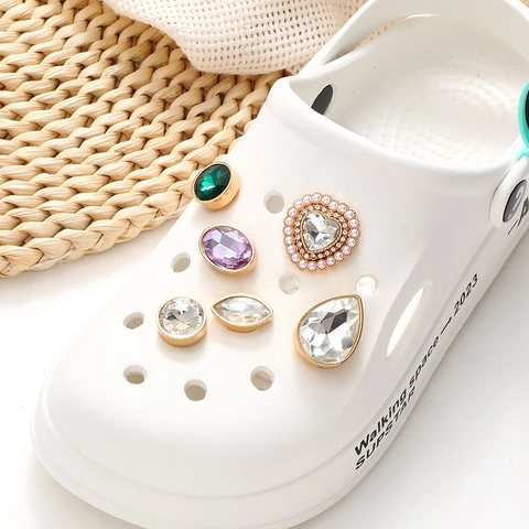 Charms Per Scarpe DIY Rimovibili Per Zoccoli Lega Di Zinco Strass Künstliche Perle Cuore Fiocco Forma Fibbie Decorative