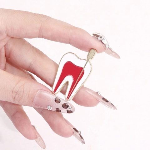 Broche Émaillée Créative Anatomie Dentaire Dents Mignonnes Avec Appareil Dentaire Mandibule Alliage Peint Broche Médicale Bijoux Badge Pour Cadeau Dentiste