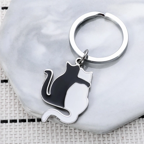 Hugging Cat Keychain Stainless Steel Black White Enamel Couple Keyring Japanese Ins Style Bag Pendant Creative Gift
