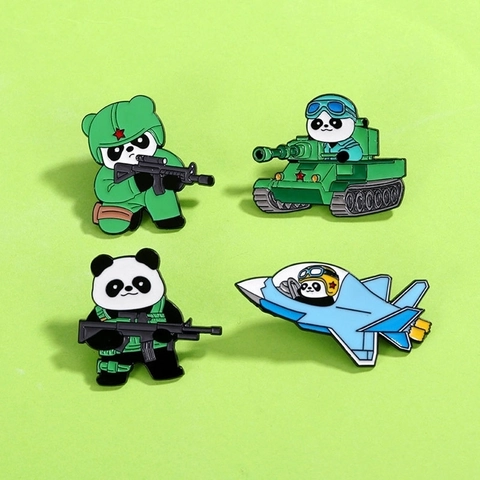 Spille Smaltate Panda Cartone Animato Militare Lega Di Zinco Carro Armato Caccia Soldato Distintivo Pins Regalo