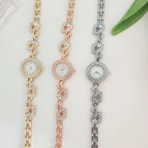 Luxurious Women's Quartz Bracelet Watch Rhinestone Inlaid Swan Design Alloy Strap Elegant Wrist Watch For Ladies Fashion Jewelry