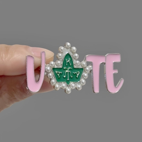 VOTE Letter Brooch Alloy Enamel Greek Letter Ivy Leaf Imitation Artificial Pearl Lapel Pin Fashion Jewelry Women