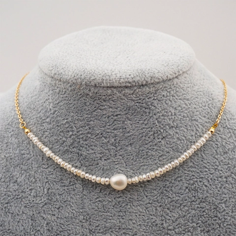 Elegante Set di Gioielli con Perle d'Acqua Dolce Oro Acciaio al Titanio Collana Girocollo Bracciale Orecchini per Donna Regalo