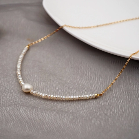Elegante Set di Gioielli con Perle d'Acqua Dolce Oro Acciaio al Titanio Collana Girocollo Bracciale Orecchini per Donna Regalo
