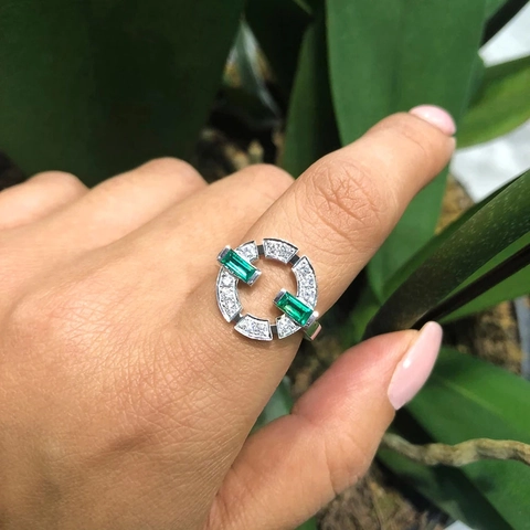 Geometric Hollow Copper Ring For Women Inlaid Green Cubic Zirconia Rectangular Baguette Rhinestone Fashion Jewelry Band