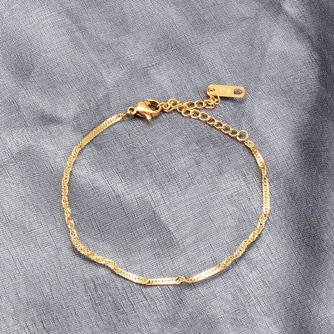 Bracciale A Catena Ritorta Minimalista Ondulazione Dell'acqua Acciaio Al Titanio Placcato Oro 18K Gioielli Eleganti Per Donne