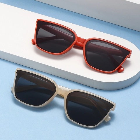 Square Sunglasses Vintage Trendy UV400 Protection Plastic Frame Oversized Fashion Eyewear For Travel Driving