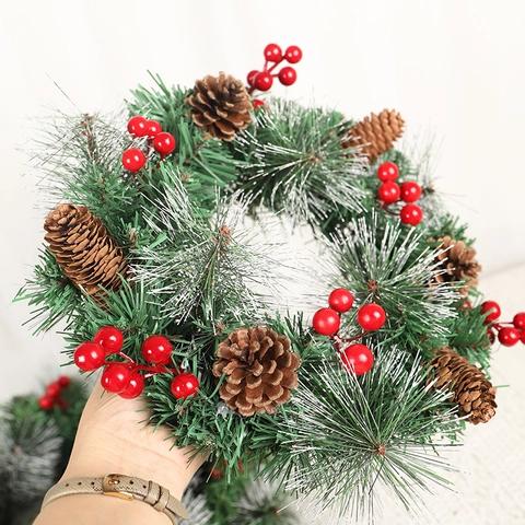 Ghirlanda Di Natale Con Aghi Di Pino Simulati Pigne Naturali Bacche Rosse Effetto Neve Decorazione Festiva Per Porta Parete