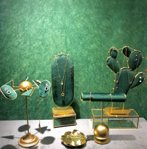 Jewelry Display Stand Emerald Green Velvet Gold Metal Frame Necklace Earring Bracelet Holder Nordic Luxury Organizer