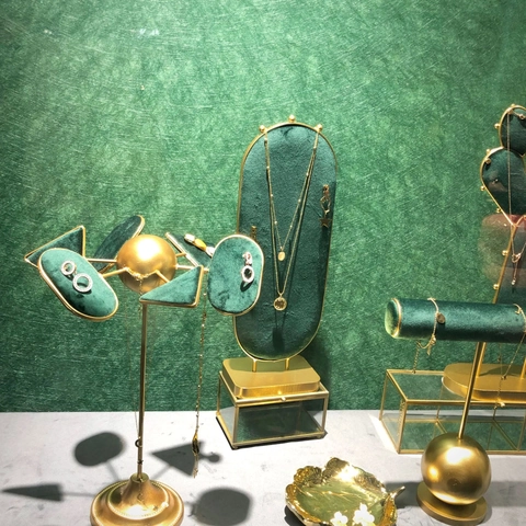 Jewelry Display Stand Emerald Green Velvet Gold Metal Frame Necklace Earring Bracelet Holder Nordic Luxury Organizer
