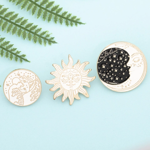 Broches En Émail Soleil Lune Étoile Alliage Épingles Artistiques Célestes Accessoires De Vêtements Esthétiques Bijoux