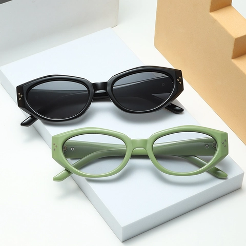Women Cat Eye Sunglasses Vintage UV400 Protection Trendy Plastic Frame With Metal Rivets Retro Sun Glasses