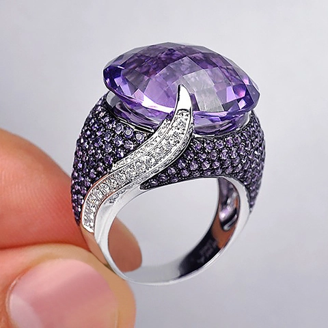 Bague Cocktail Femme Grand Zircon Violet Ovale Base Cuivre Pavé Pierres Violettes Blanches Couleur Argent Bijoux